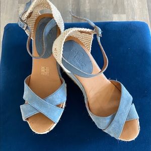 Pinaz Suede Wedge Size 7 1/2 M